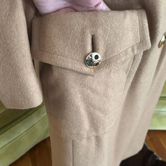 Elegant Tan Camel Hair Coat - Picture 9 of 13